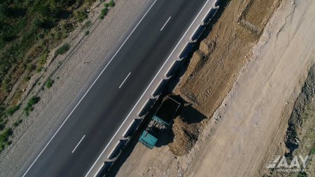 M-1 magistral avtomobil yolunun bir hissəsində aparılan yenidənqurma işləri davam edir VİDEO/FOTO