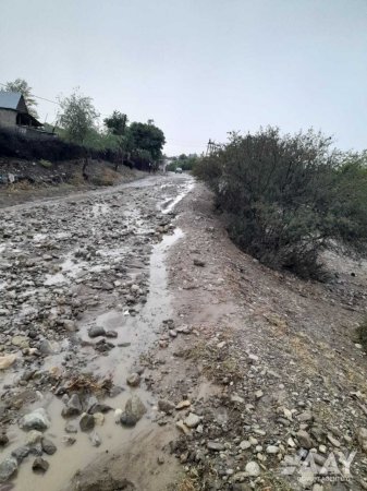 Sel suları Şəkidə yol infrastrukturuna və yol qurğularına ziyan vurub MƏLUMAT