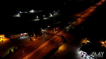 Yeni yerüstü piyada keçidinin inşası davam edir VİDEO/FOTO