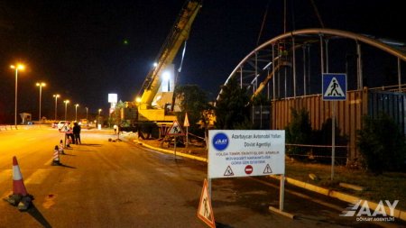 Yeni yerüstü piyada keçidinin inşası davam edir VİDEO/FOTO