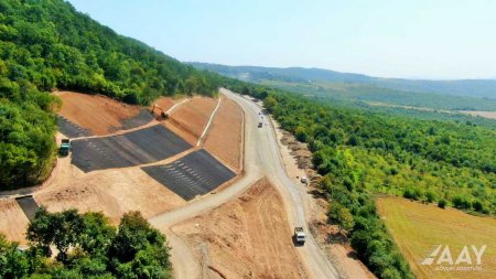 Muğanlı-İsmayıllı-Qəbələ avtomobil yolunun yenidən qurulması davam edir VİDEO/FOTO