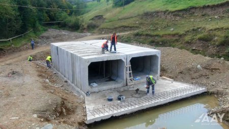 Gədəbəydə 45 km uzunluğa malik avtomobil yollarının yenidən qurulması davam etdirilir VİDEO/FOTO