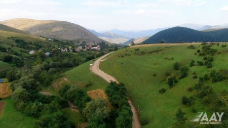 Gədəbəydə 45 km uzunluğa malik avtomobil yollarının yenidən qurulması davam etdirilir VİDEO/FOTO