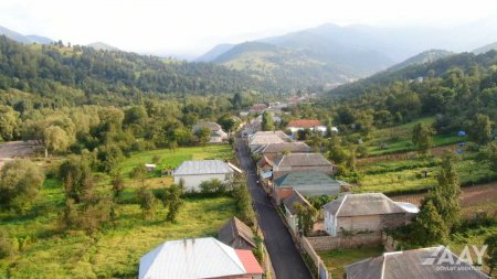 Gədəbəydə 45 km uzunluğa malik avtomobil yollarının yenidən qurulması davam etdirilir VİDEO/FOTO